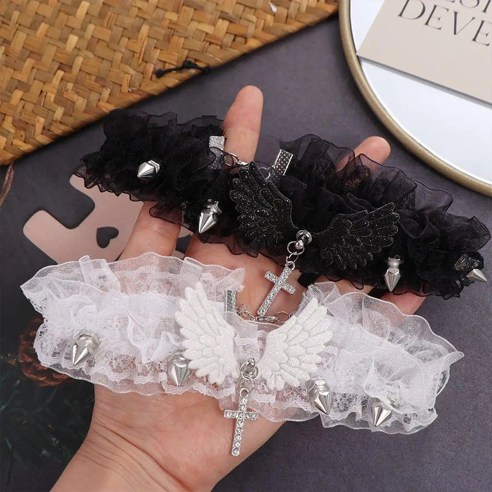 Spitzenkette mit Engel-Flügel-Anhänger