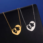 Halskette mit ihrem Anhänger „Mama und ihr Baby“