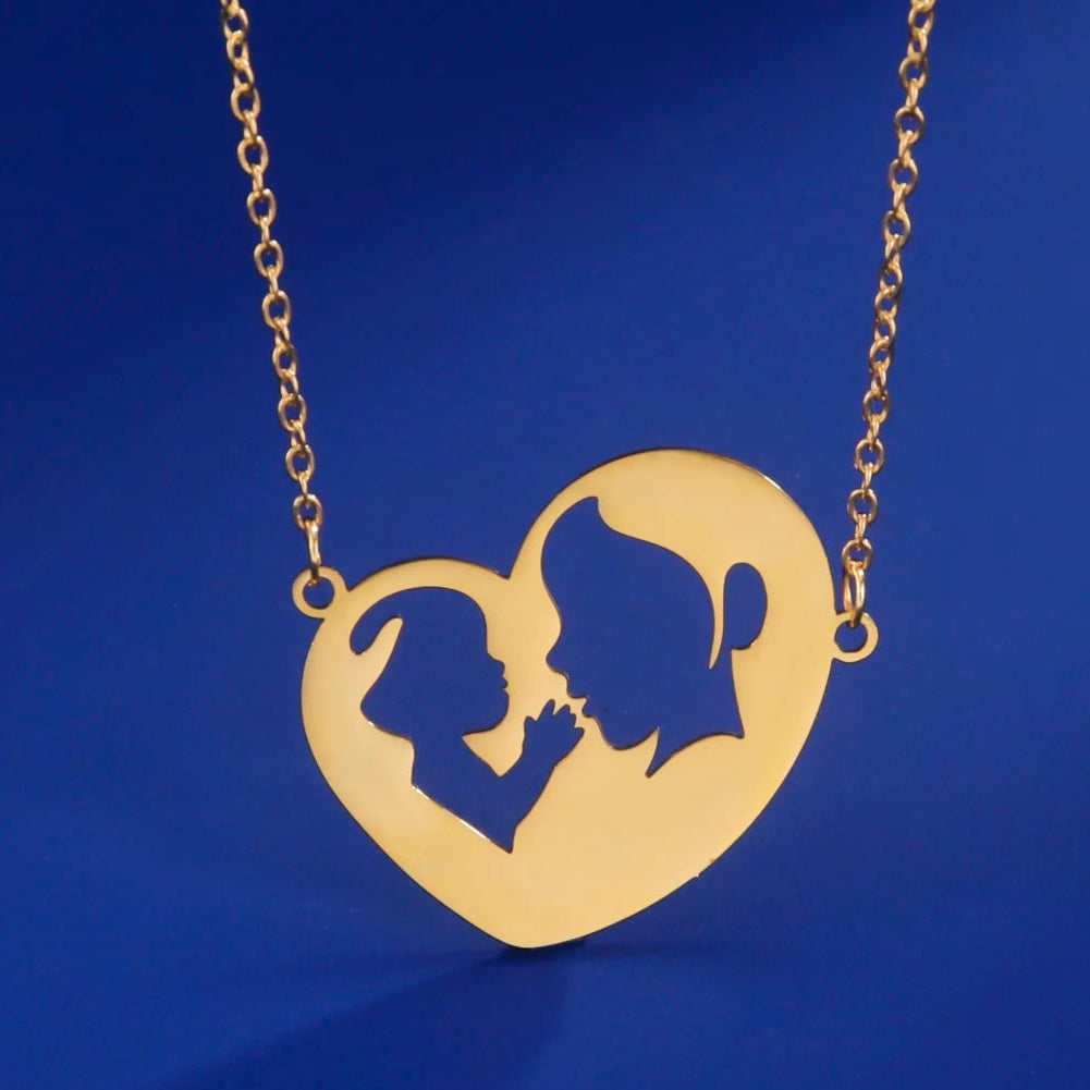 Halskette mit ihrem Anhänger „Mama und ihr Baby“