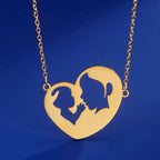 Halskette mit ihrem Anhänger „Mama und ihr Baby“