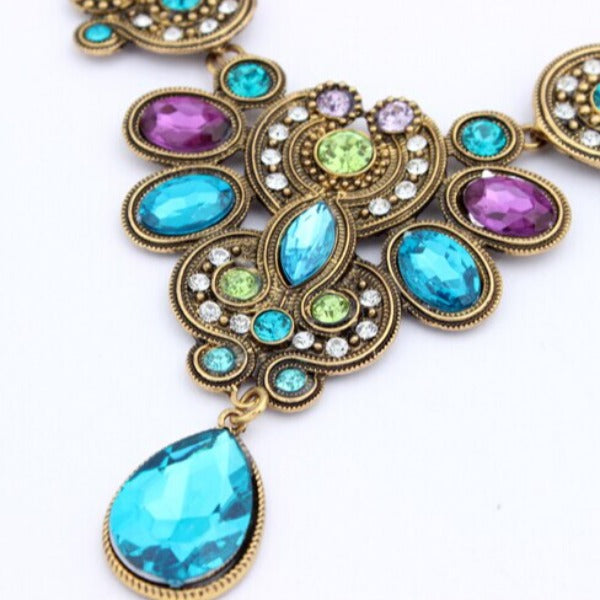 Bunter ethnischer Halsreif