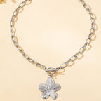 Halskette mit groben Gliedern und Hibiskusblüten-Anhänger aus Silber