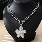 Halskette mit groben Gliedern und Hibiskusblüten-Anhänger aus Silber