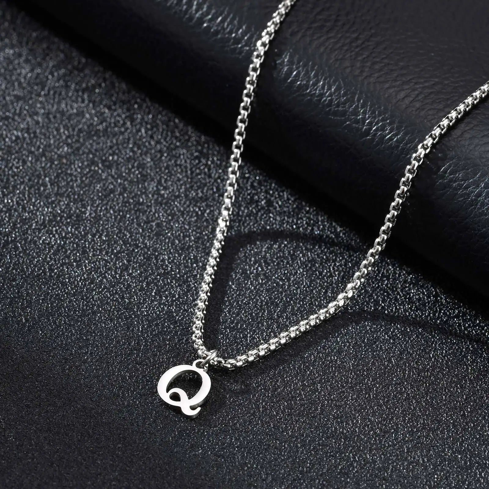 Herren-Halskette mit Initialen-Anhänger Q