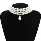 Mehrreihige Halskette mit goldfarbenem Tropfenperlen-Anhänger
