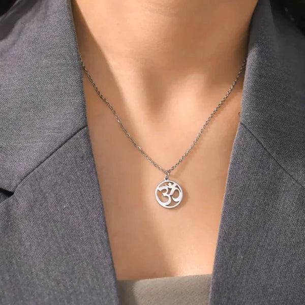 Om buddhistische Halskette silber
