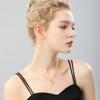 Halskette mit Zirkonia-Blumenanhänger a