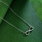 Charm-Anhänger-Halskette mit unendlichem Zirkon