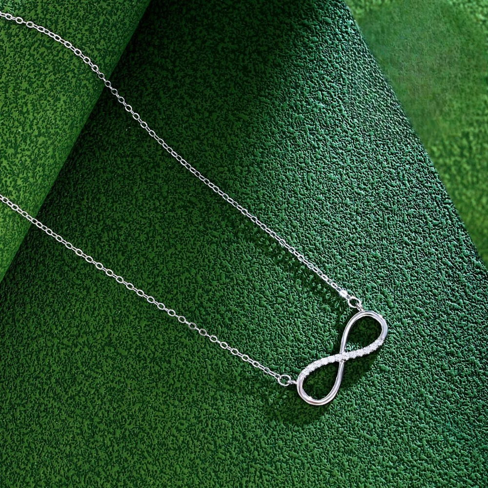 Charm-Anhänger-Halskette mit unendlichem Zirkon