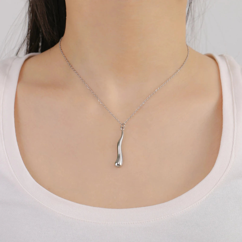 Asymmetrische Wassertropfen-Anhänger-Halskette Silber