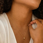 Wassertropfen-Anhänger-Halskette mit Zirkonperle in Gold