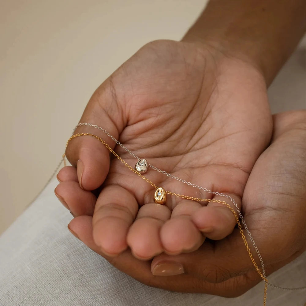 Wassertropfen-Anhänger-Halskette mit Zirkonperle in Silber