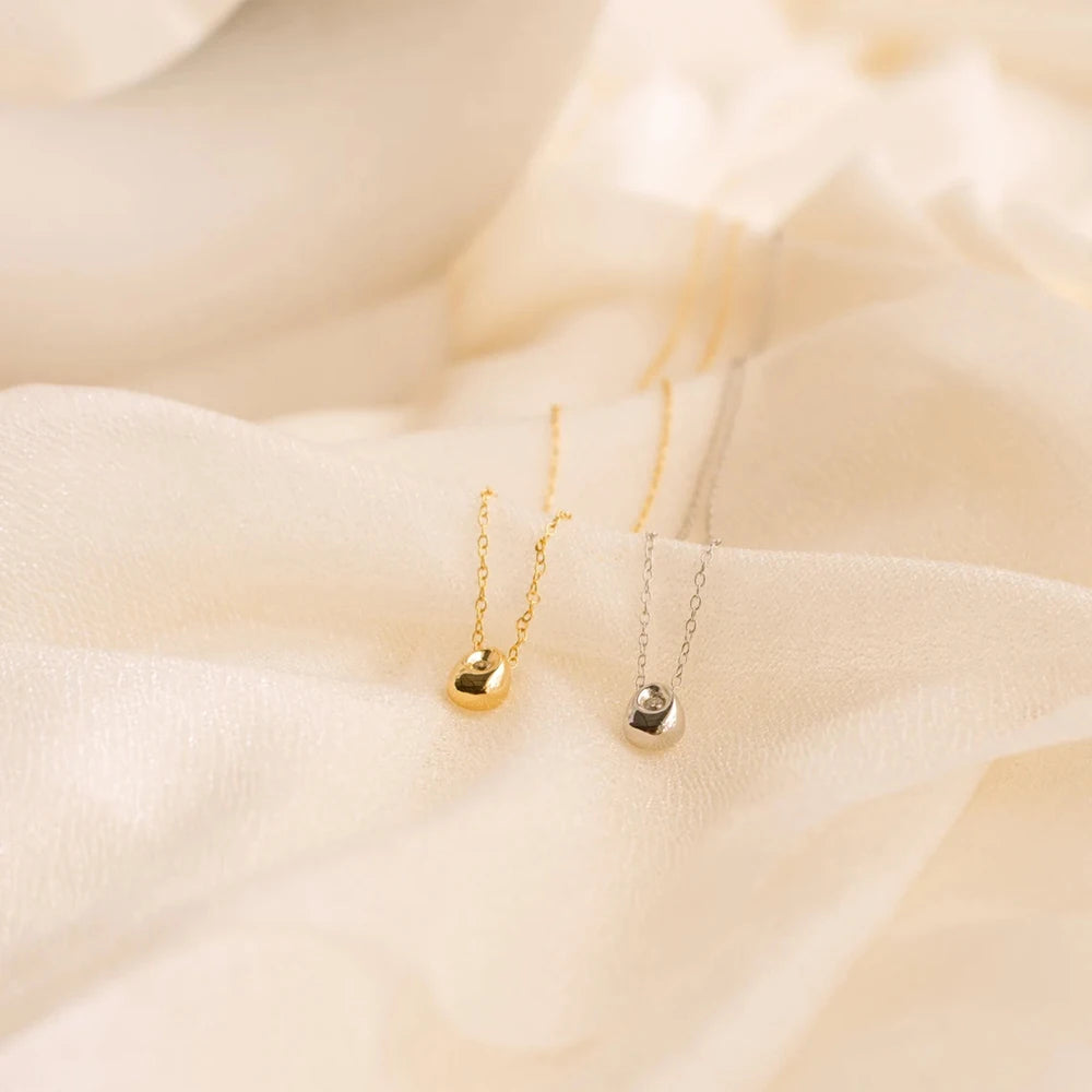 Wassertropfen-Anhänger-Halskette mit Zirkonperle in Silber