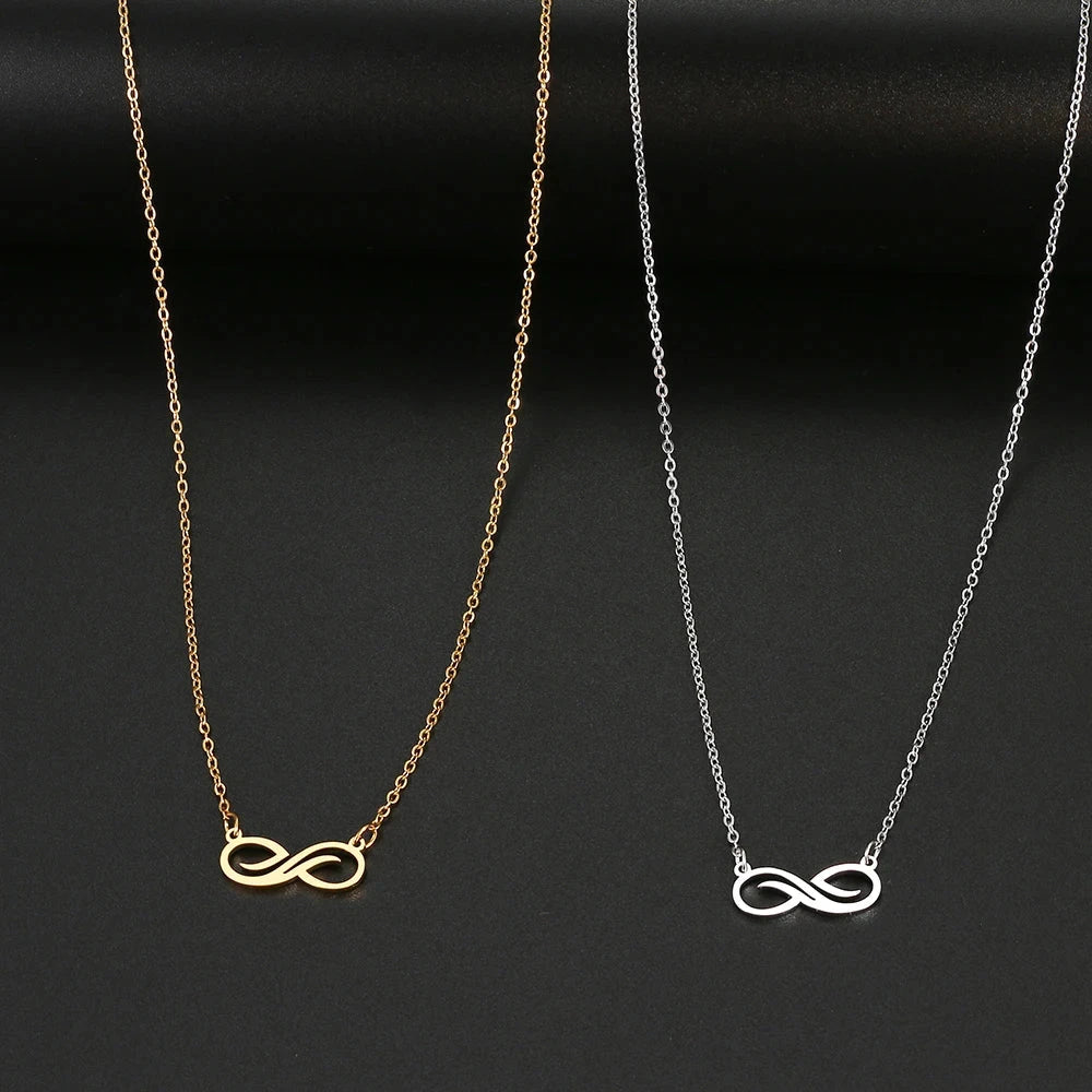 Halskette mit vergoldetem Unendlichkeit-Anhänger für Damen Silber