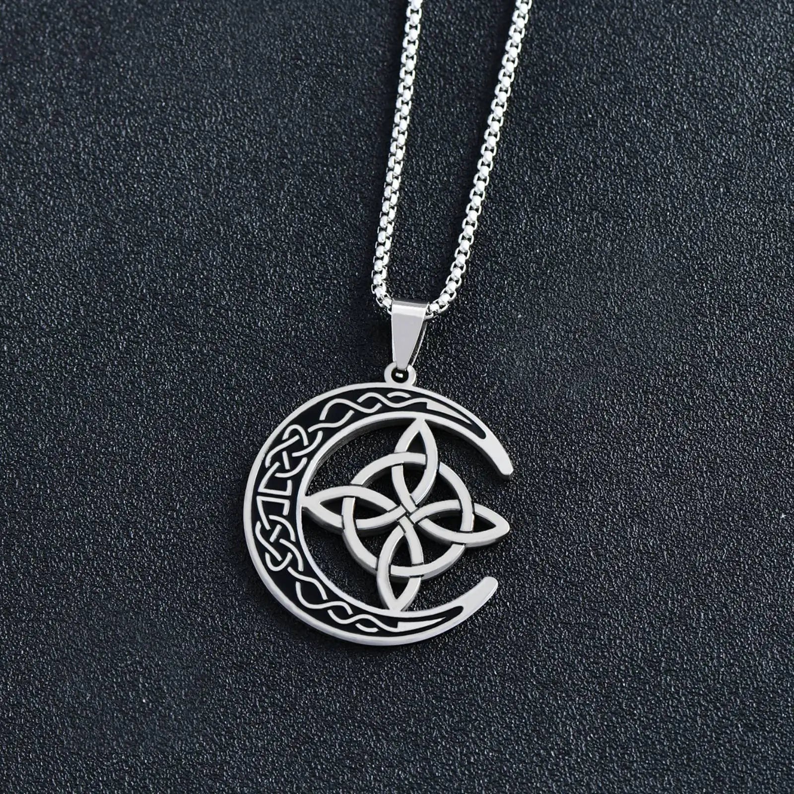 Collier Pendentif Lune Celtique