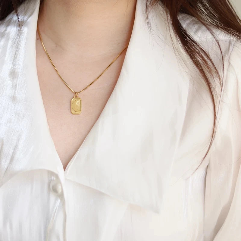 Vintage Stil Mond Anhänger Halskette