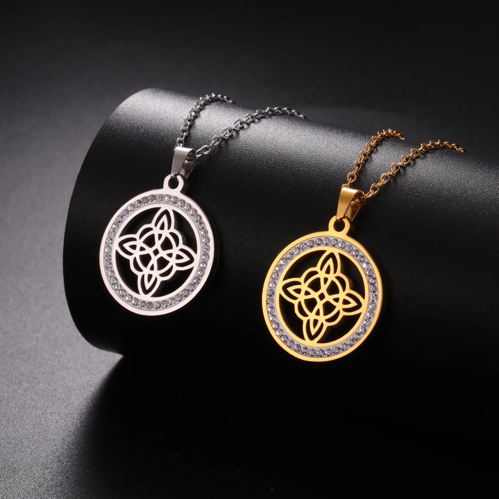 Wicca-Kettenanhänger Hexenknoten Schutzamulett für Frauen Gold