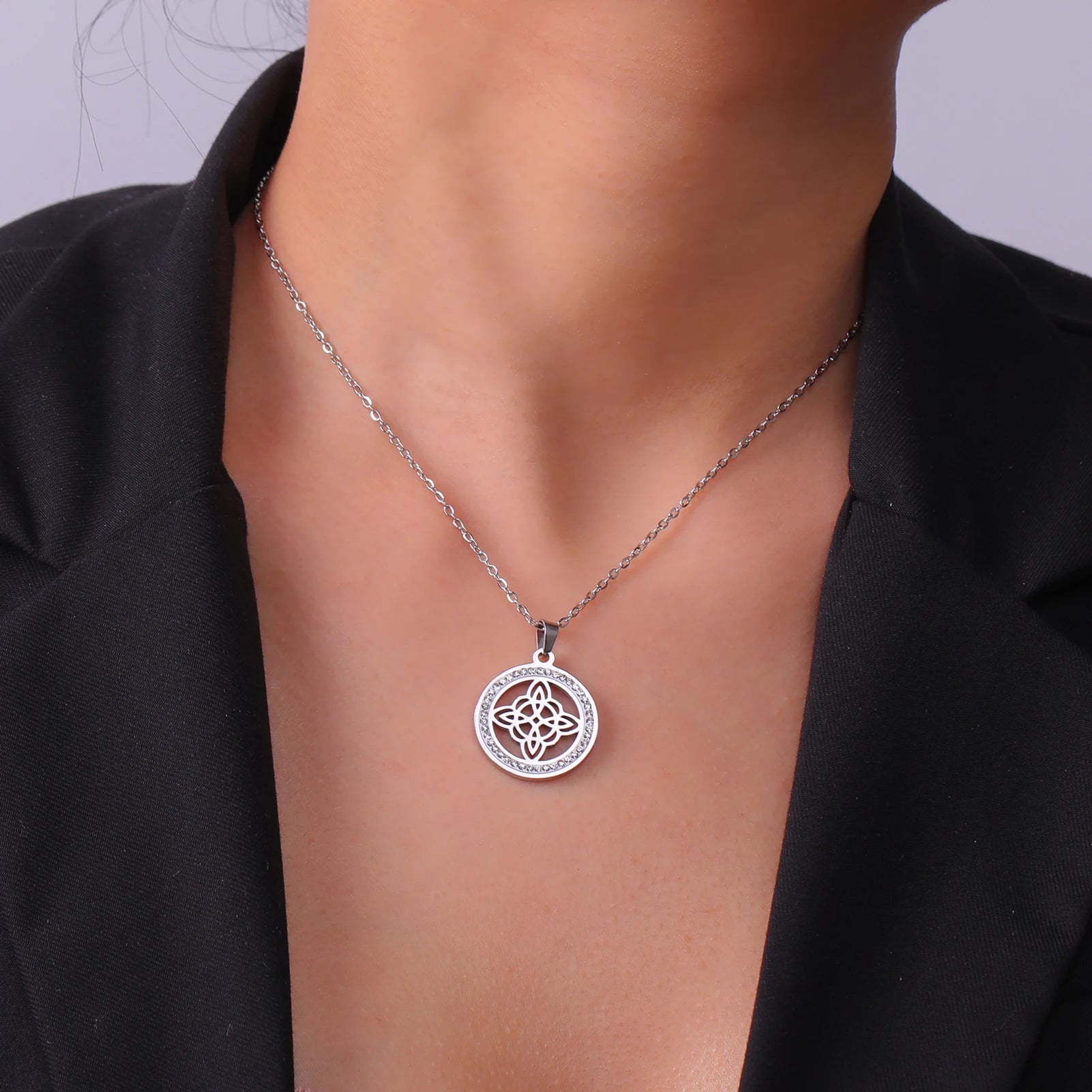 Wicca-Kettenanhänger Hexenknoten Schutzamulett für Frauen Silber