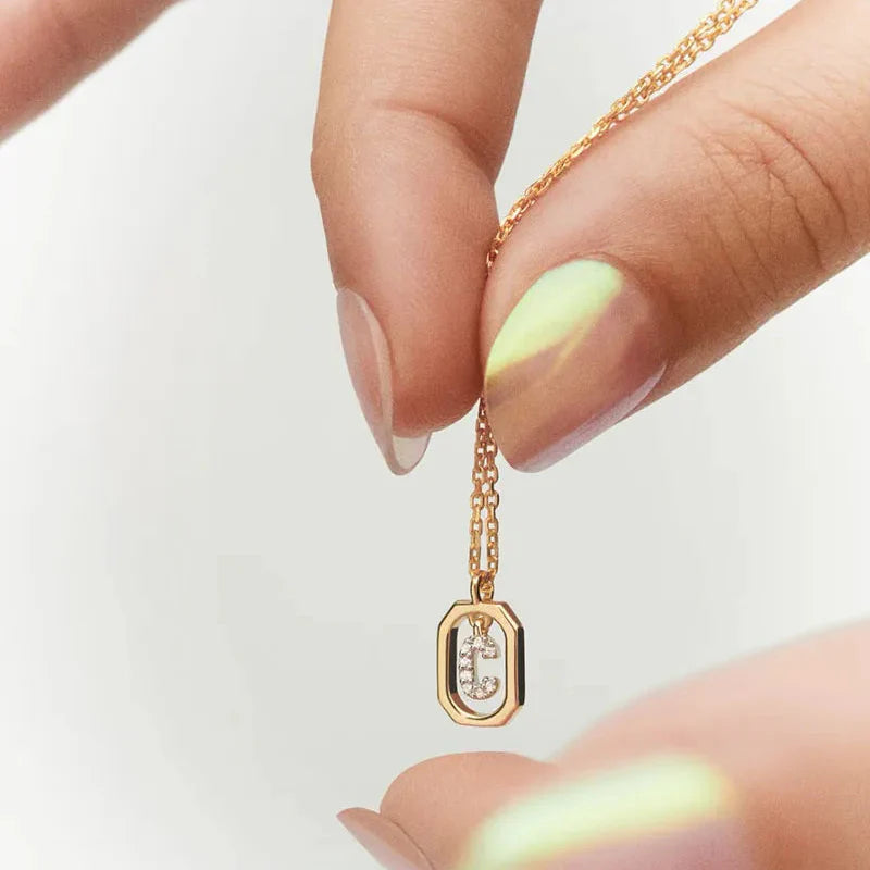 Damen-Halskette mit hexagonalem Initialen-Anhänger c