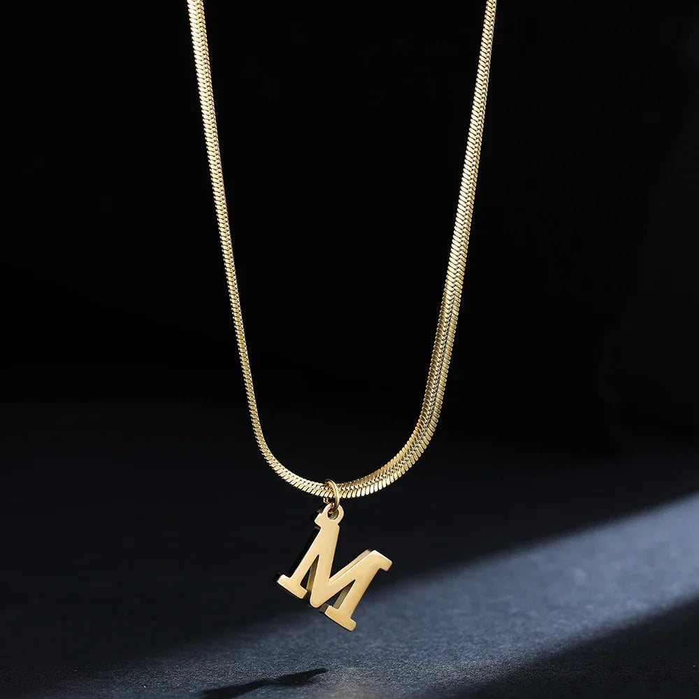 Damen-Choker-Halskette mit Initialen-Anhänger m