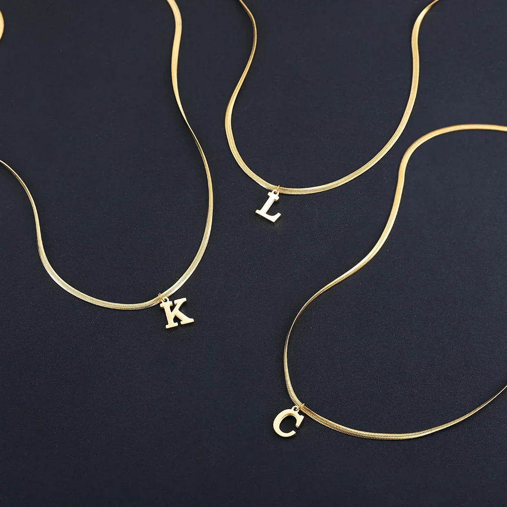 Damen-Choker-Halskette mit Initialen-Anhänger
