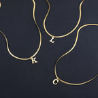 Damen-Choker-Halskette mit Initialen-Anhänger