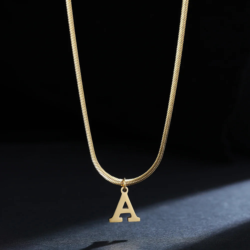 Damen-Choker-Halskette mit Initialen-Anhänger a
