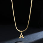 Damen-Choker-Halskette mit Initialen-Anhänger a