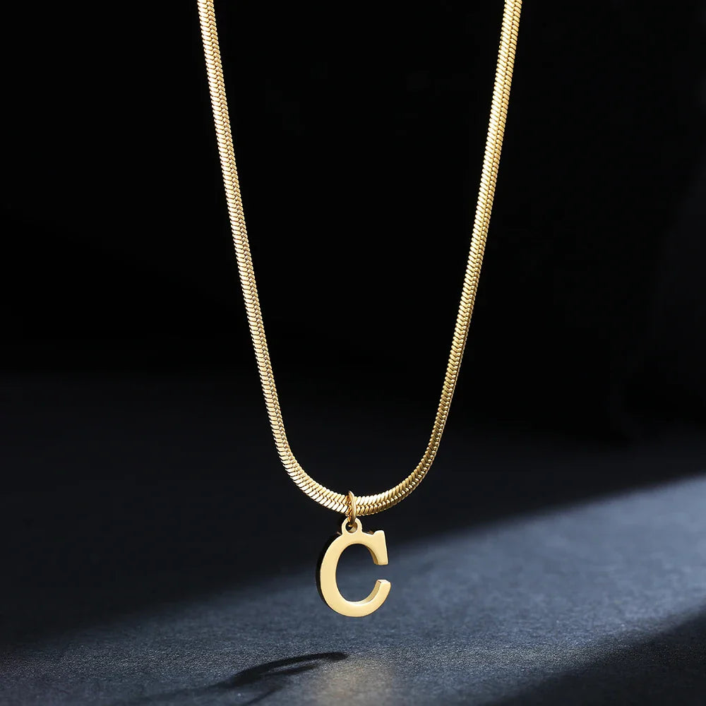 Damen-Choker-Halskette mit Initialen-Anhänger c
