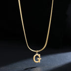 Damen-Choker-Halskette mit Initialen-Anhänger g