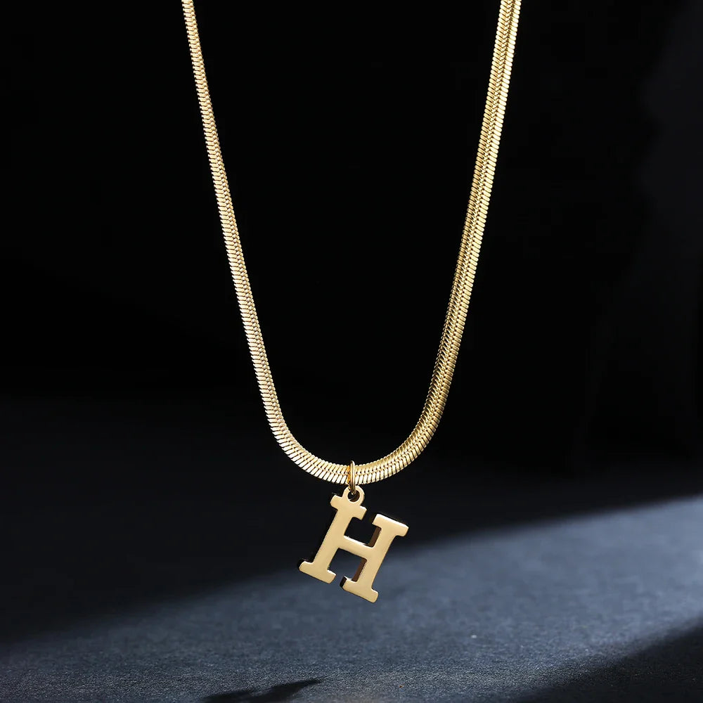 Damen-Choker-Halskette mit Initialen-Anhänger h