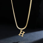 Damen-Choker-Halskette mit Initialen-Anhänger h