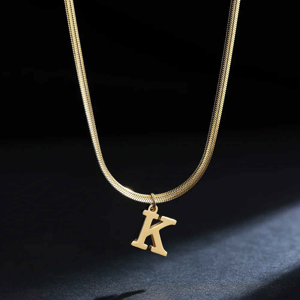 Damen-Choker-Halskette mit Initialen-Anhänger k