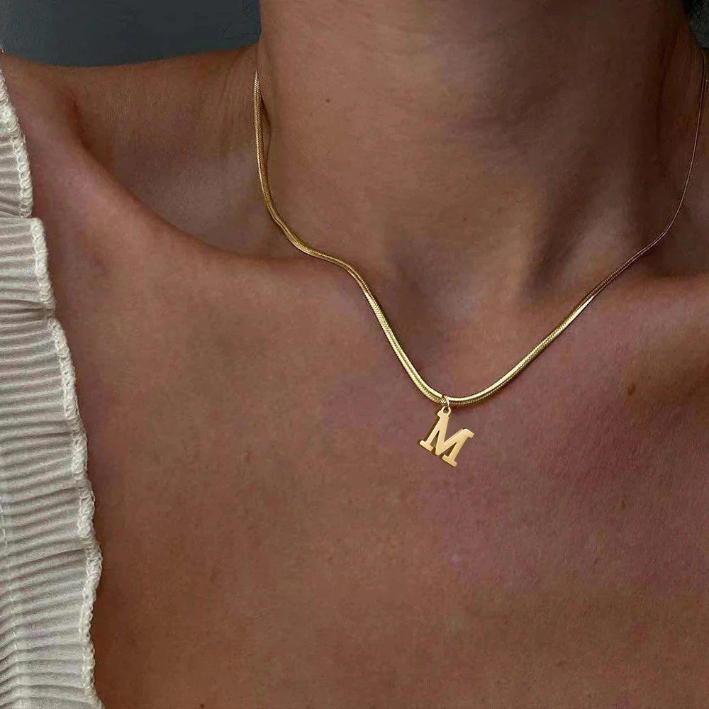 Damen-Choker-Halskette mit Initialen-Anhänger m