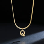 Damen-Choker-Halskette mit Initialen-Anhänger q