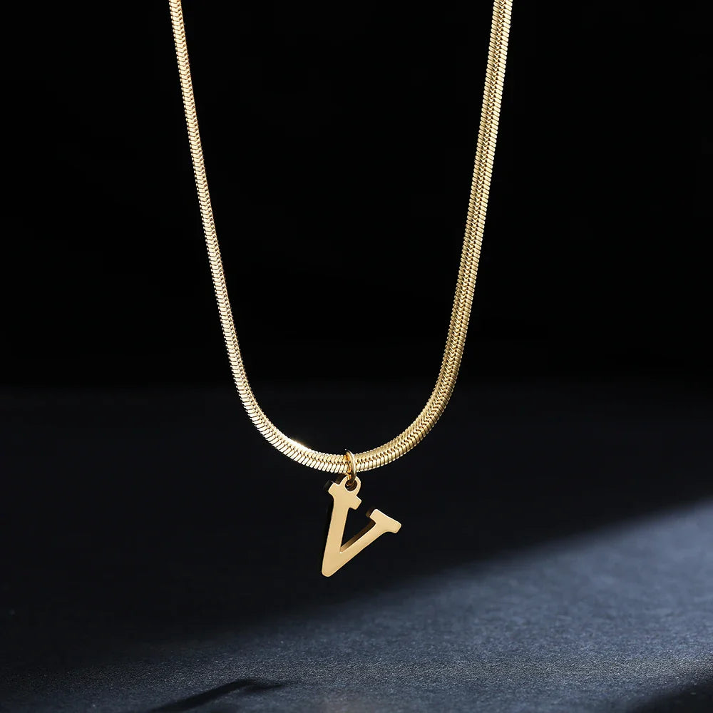 Damen-Choker-Halskette mit Initialen-Anhänger v