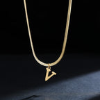 Damen-Choker-Halskette mit Initialen-Anhänger v