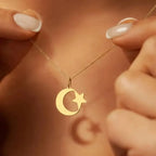 Halskette für Damen mit symbolischem Anhänger des Islams Halbmond und arabischem Stern in Gold