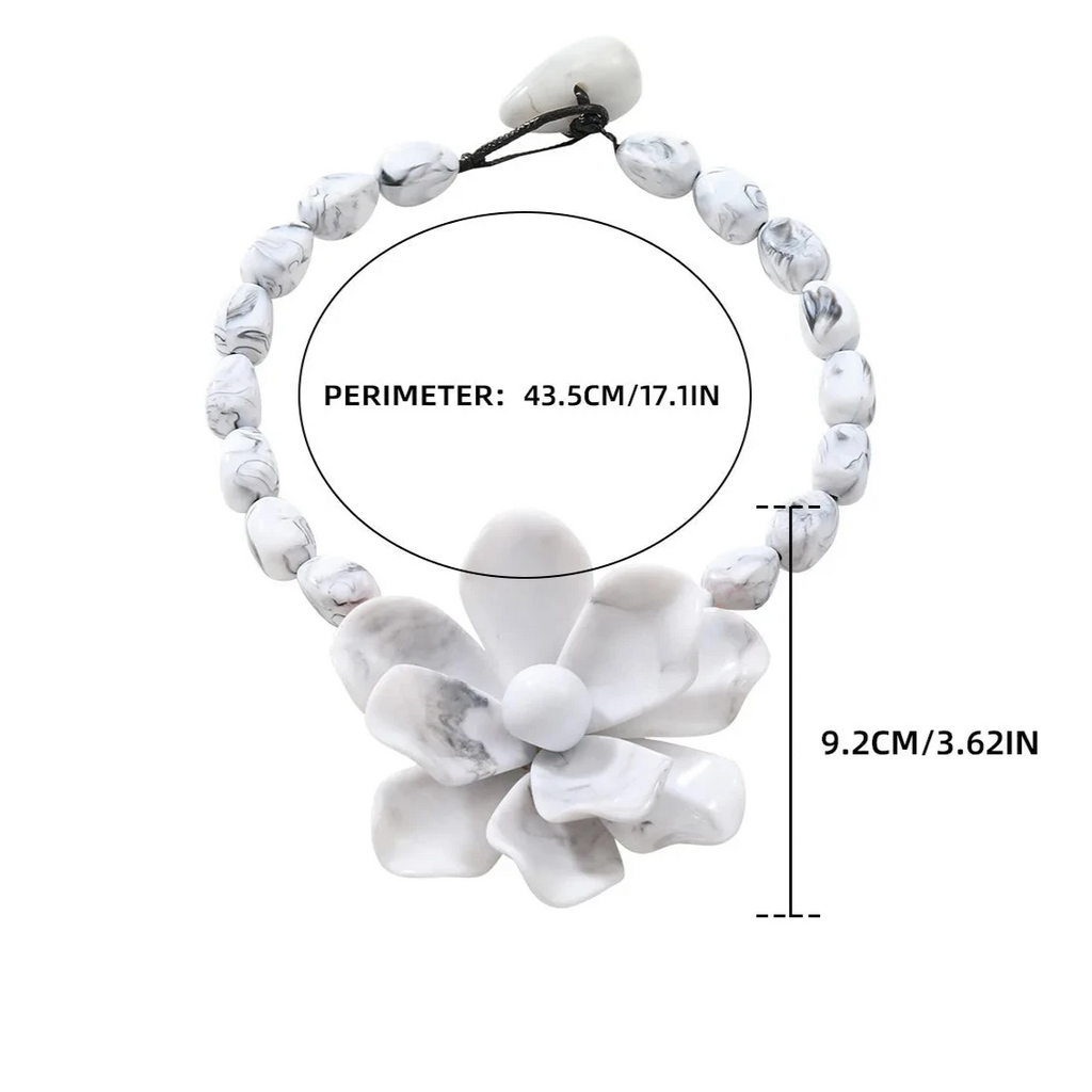 Choker mit großem Blumenanhänger 