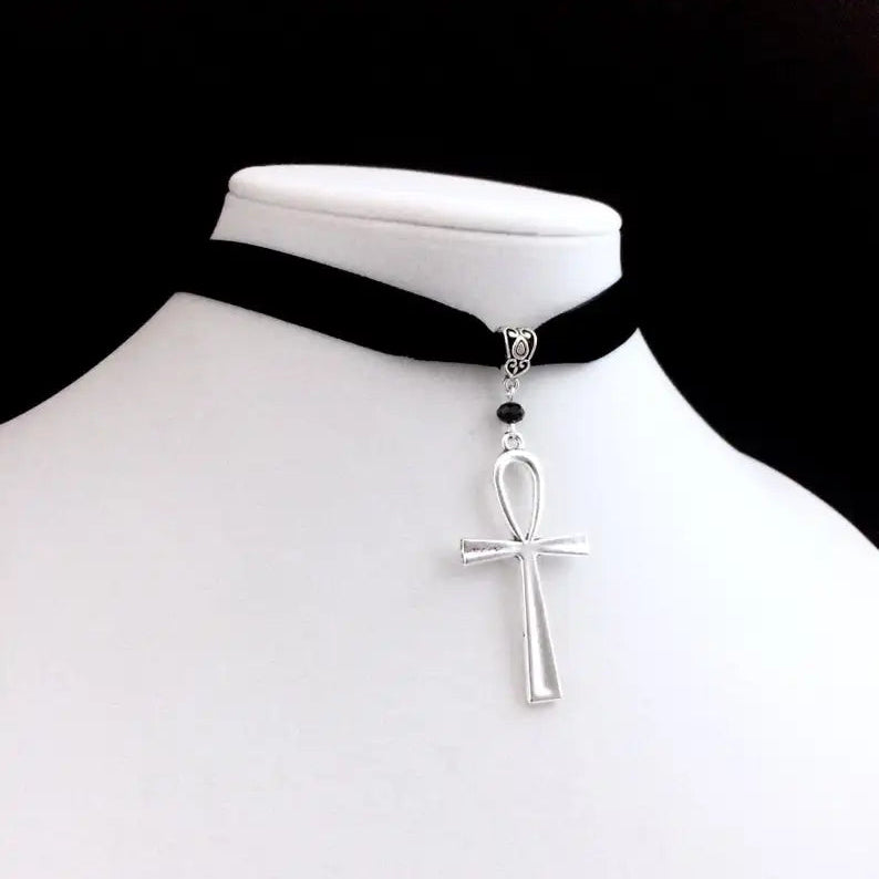 Halskette mit Ankh-Kreuz Anhänger im Choker-Stil