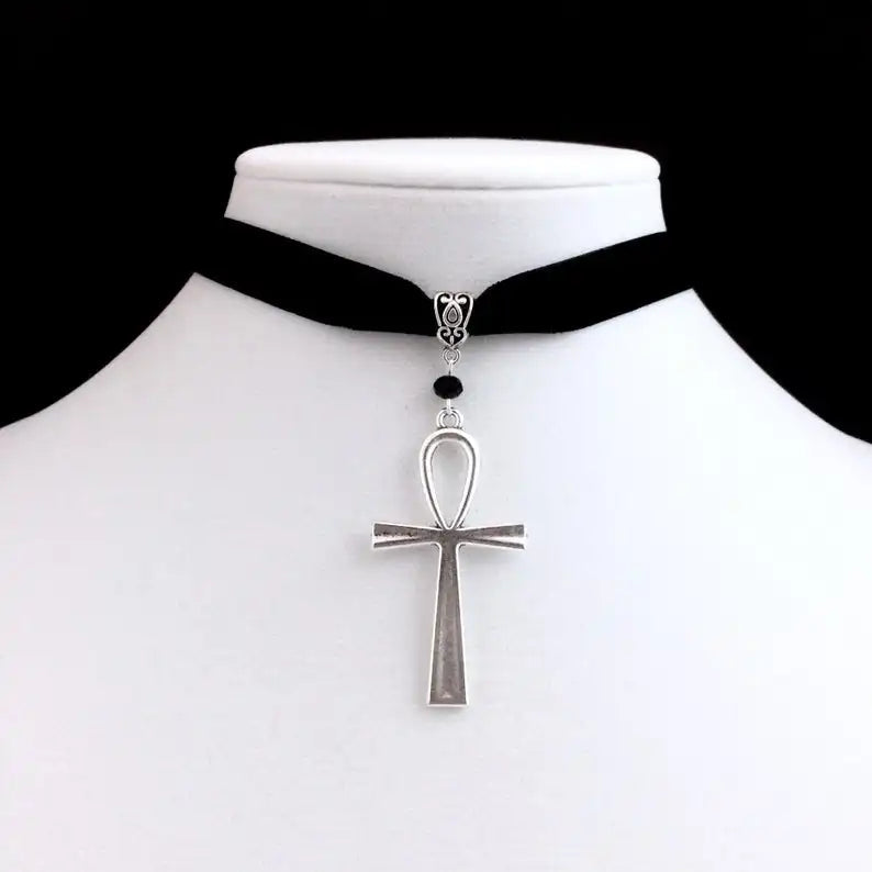 Halskette mit Ankh-Kreuz Anhänger im Choker-Stil
