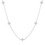 Choker-Halskette mit funkelnden Kleeblüten-Anhängern