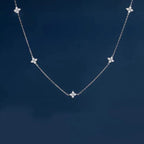 Choker-Halskette mit funkelnden Kleeblüten-Anhängern Silber