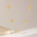Choker mit Anhängern in Form eines vierblättrigen Kleeblatts