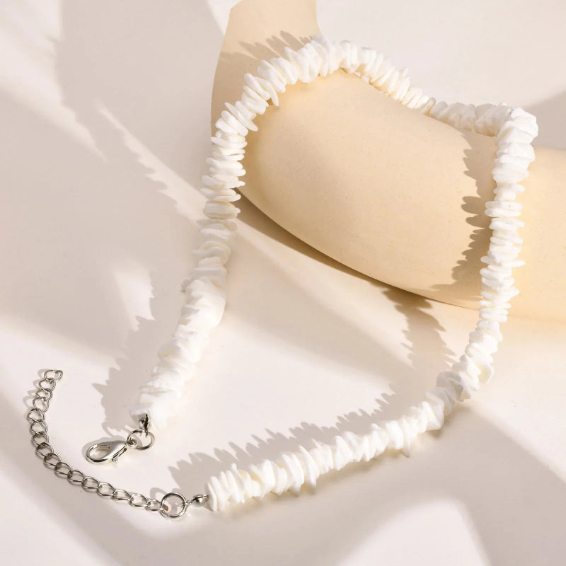 Halskette mit Muscheln im Choker-Stil