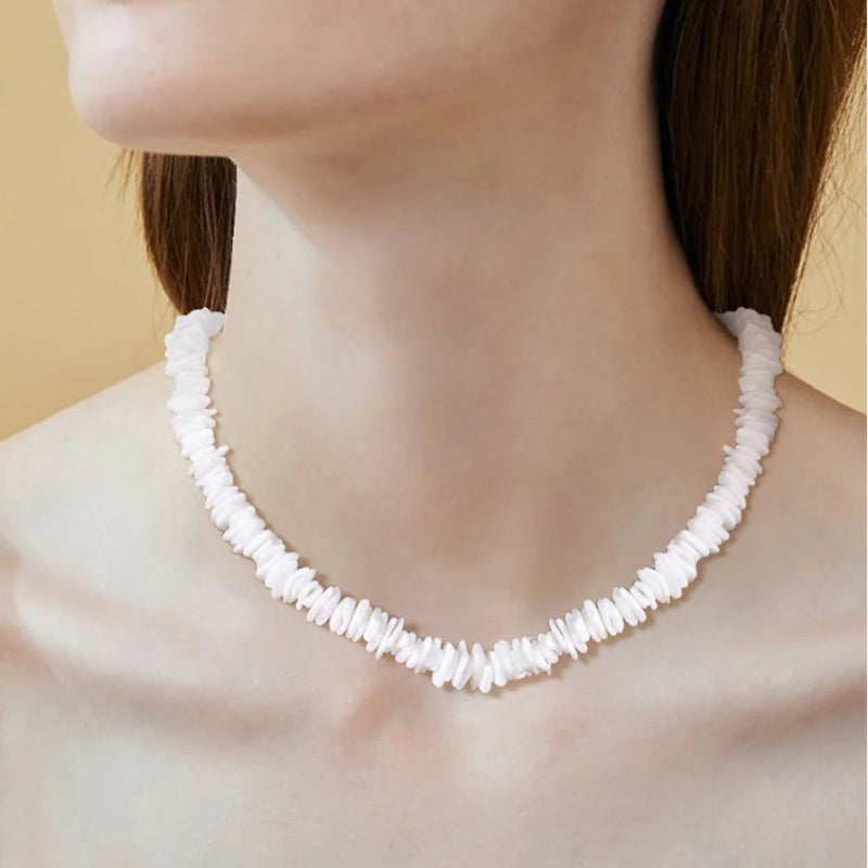 Halskette mit Muscheln im Choker-Stil