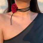 Elegante Halskette mit Anhänger Große rote Rosenblüte 1