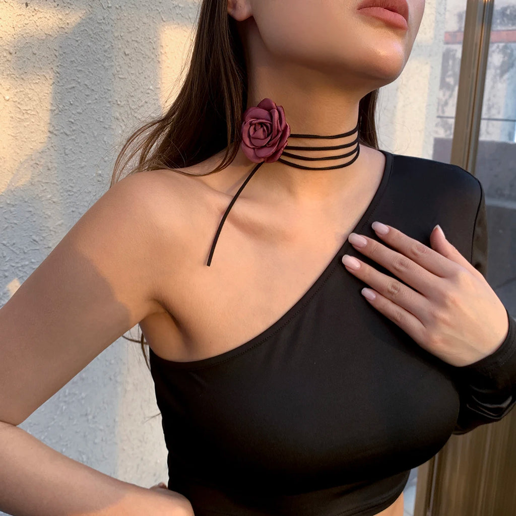 Elegante Halskette mit Anhänger Große lila Rosenblüte