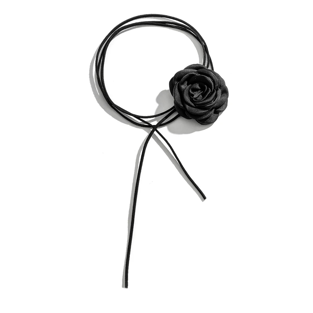 Elegante Halskette mit Anhänger Große schwarze Rosenblüte 1