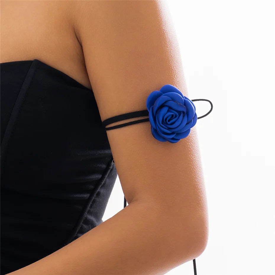 Elegante Halskette mit Anhänger Große blaue Rosenblüte 1